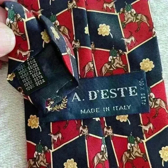 A.D'este Mens Classic Designer Tie 100% Silk Red “the Hunt” Equestrian Tie ITALY - Picture 3 of 3